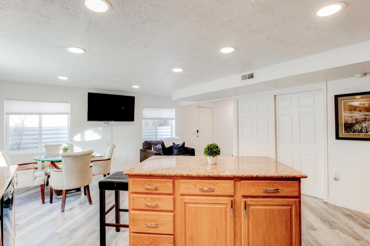 Modern Private Whole Unit 4 Bedroom Guest Suite King Bed Salt Lake City Bagian luar foto
