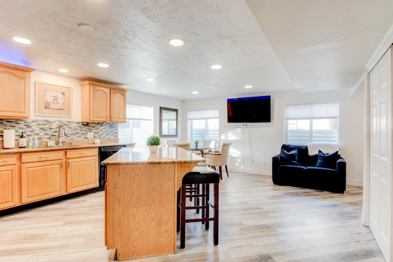 Modern Private Whole Unit 4 Bedroom Guest Suite King Bed Salt Lake City Bagian luar foto