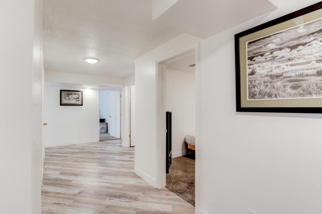 Modern Private Whole Unit 4 Bedroom Guest Suite King Bed Salt Lake City Bagian luar foto